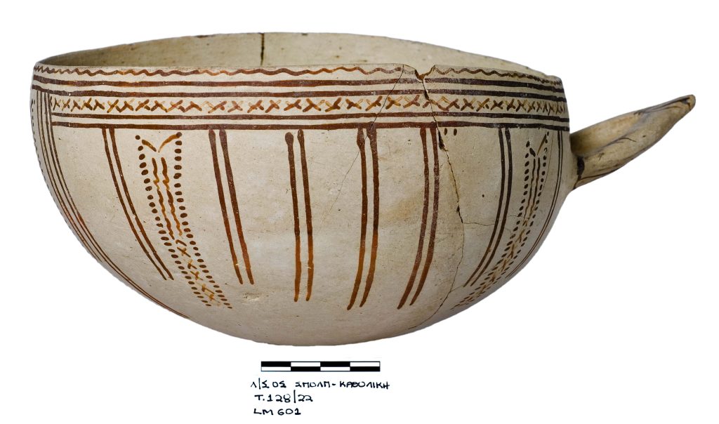 White Slip I bowl (c) Department of Antiquities, Cyprus