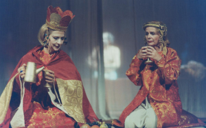Theodora and Zoe, Performance Zoe (1992), National Theatre of Greece Digital Archive (https://www.nt-archive.gr/playmaterial/113#photos)